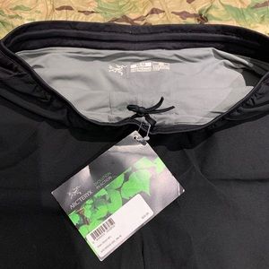 BNMT Arc’Teryx Visio Shorts, SZ M, Black